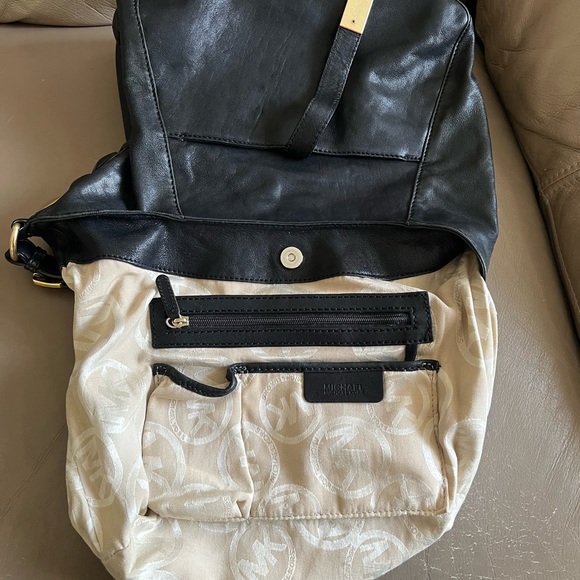 Authentic Micheal Kors Purse! - Picture 12 of 16